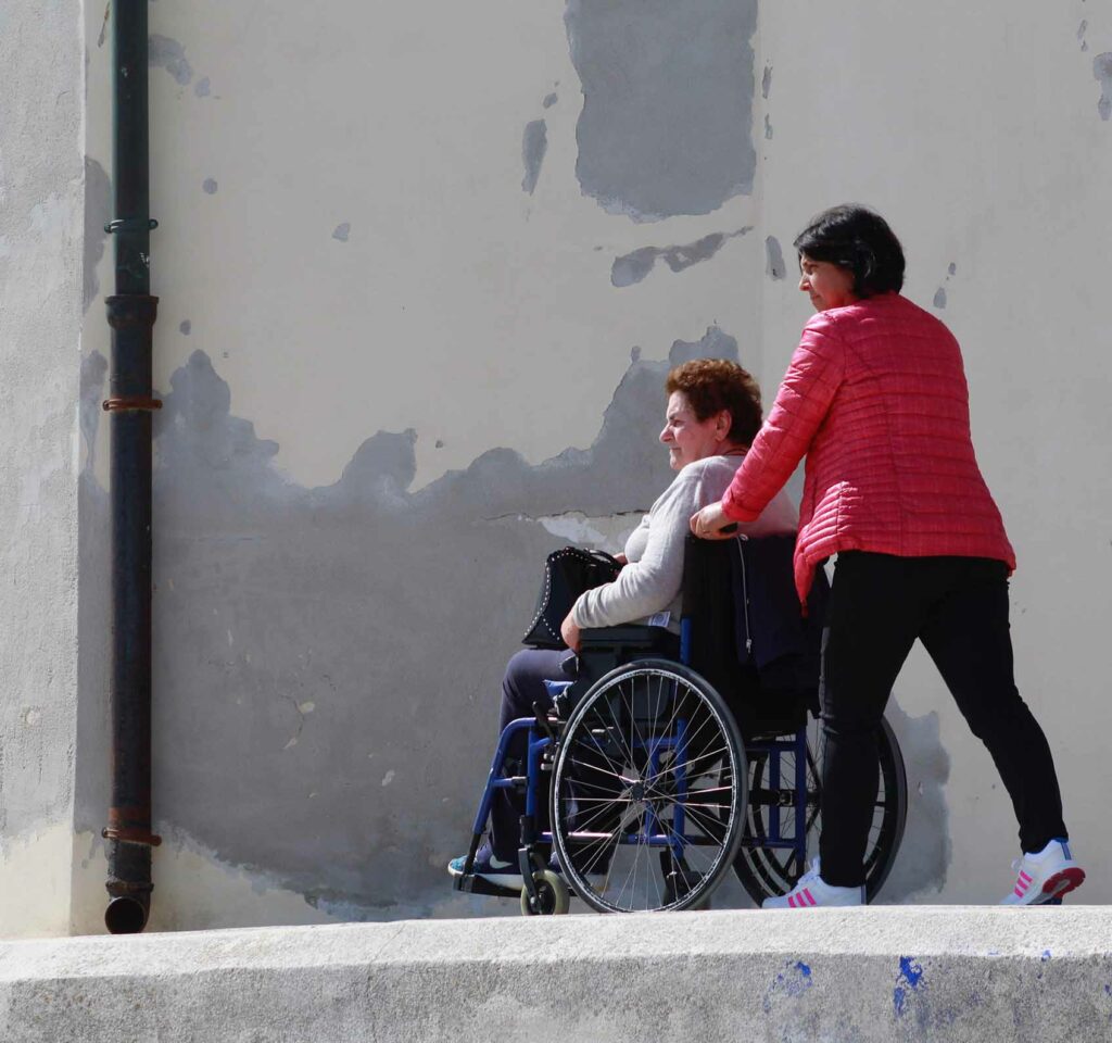 Être aidant n'est pas toujours un rôle choisi et peut rendre la consiliation vie personnelle, vie professionnelle et relation d’aide difficile à vivre.